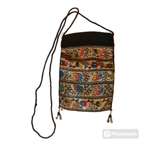 Small bag, patterned gold lamé on black cloth, 8"x5.5"